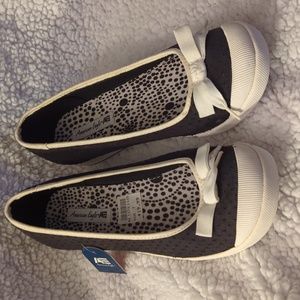 American Eagle white and black Size 7